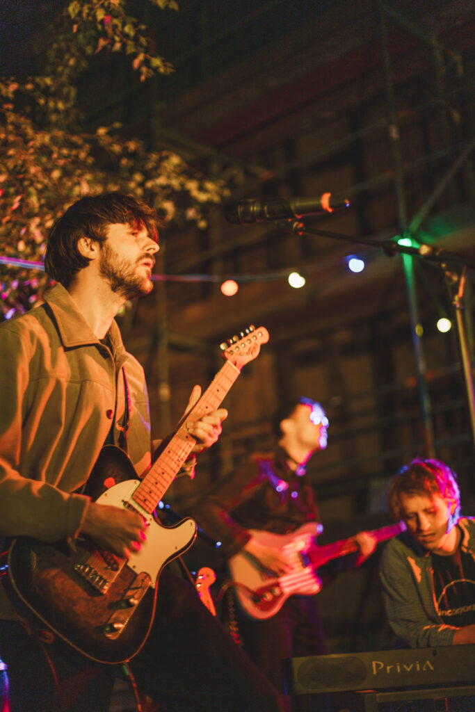 20250912 21 48 36 3 1 683x1024